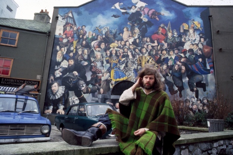 Lenkiewicz in front of Barbican Mural. Photograph courtesy of Jeny Bremer, 1979